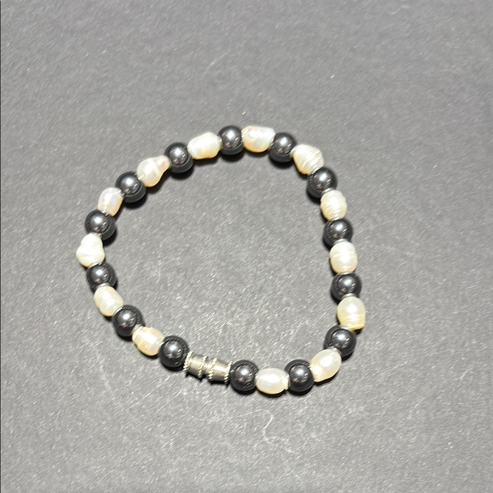 Elegant Black and Cream Beaded Bracelet